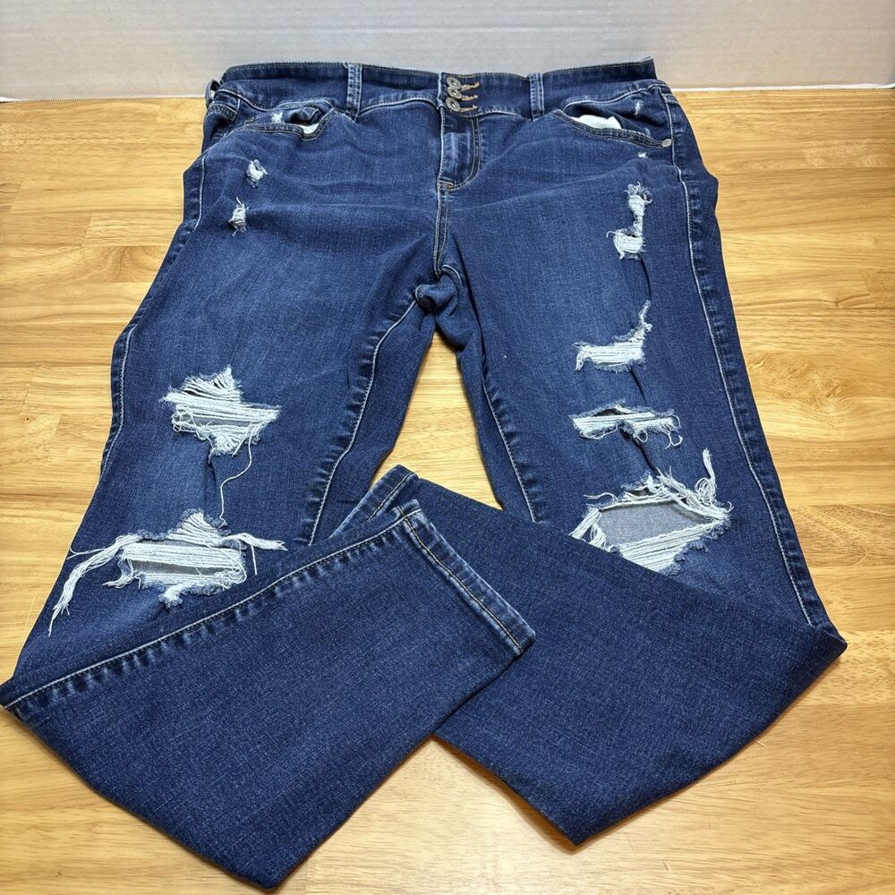 Torrid Woman’s Blue Jeans Jegging  Size 16 R Super Soft Button Zip Distressed